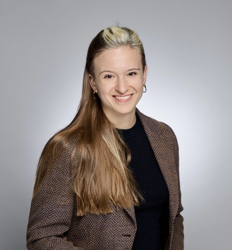Profile shot of Leona Tenkhoff